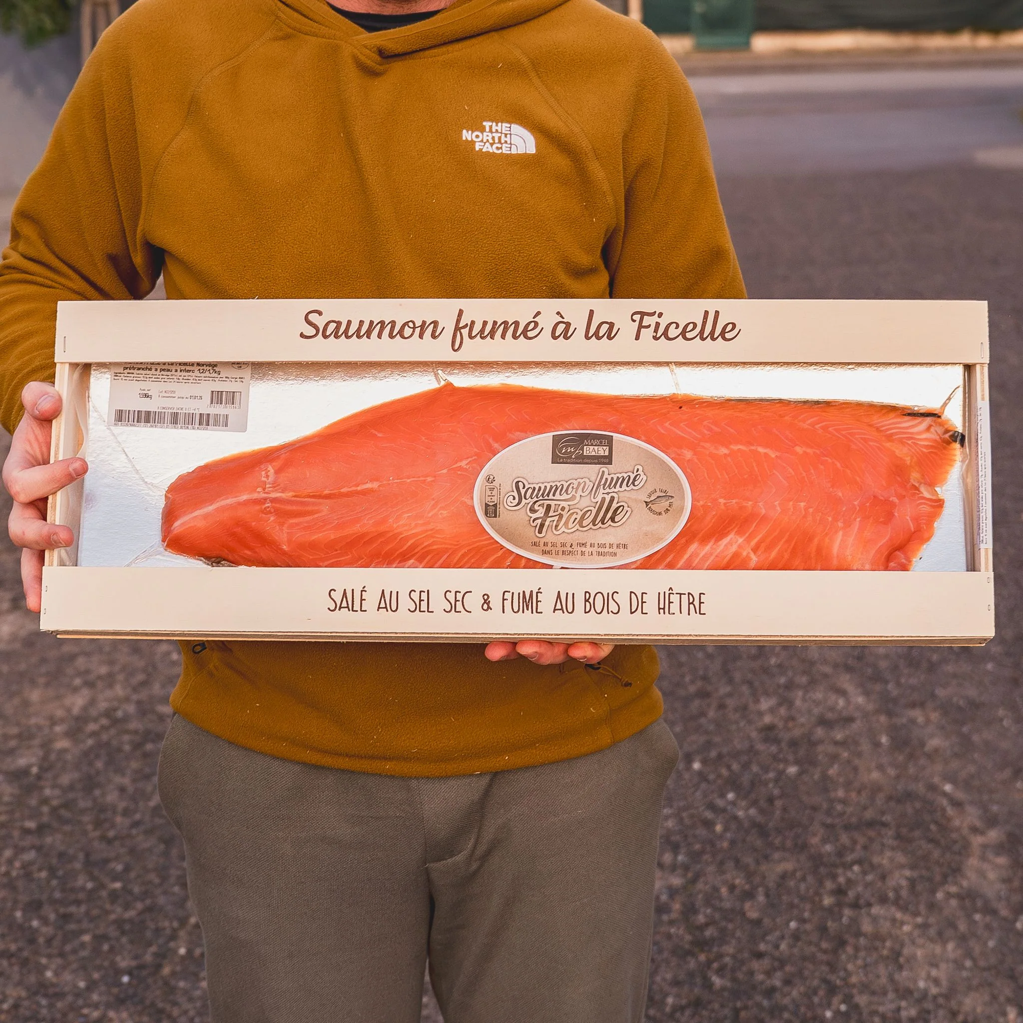 đ Saumon FumĂ© Ă la Ficelle â 1,3 Ă 1,7 kg