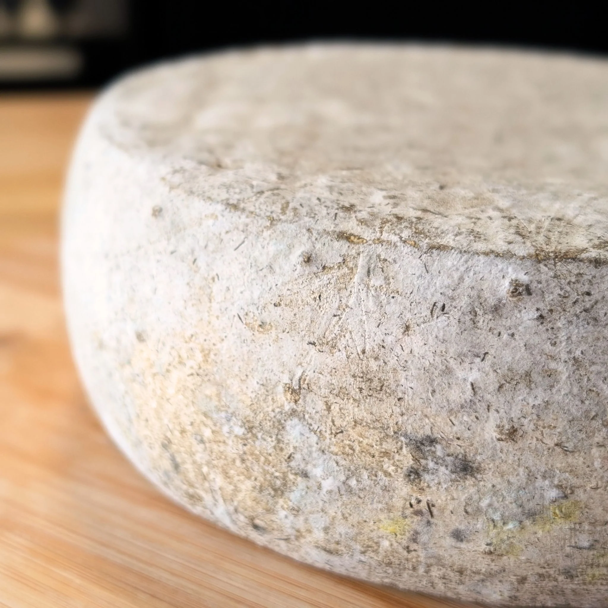 🧀 Tomme de chèvre fermière – Ferme de la Bouzule 🇫🇷 - Image 3