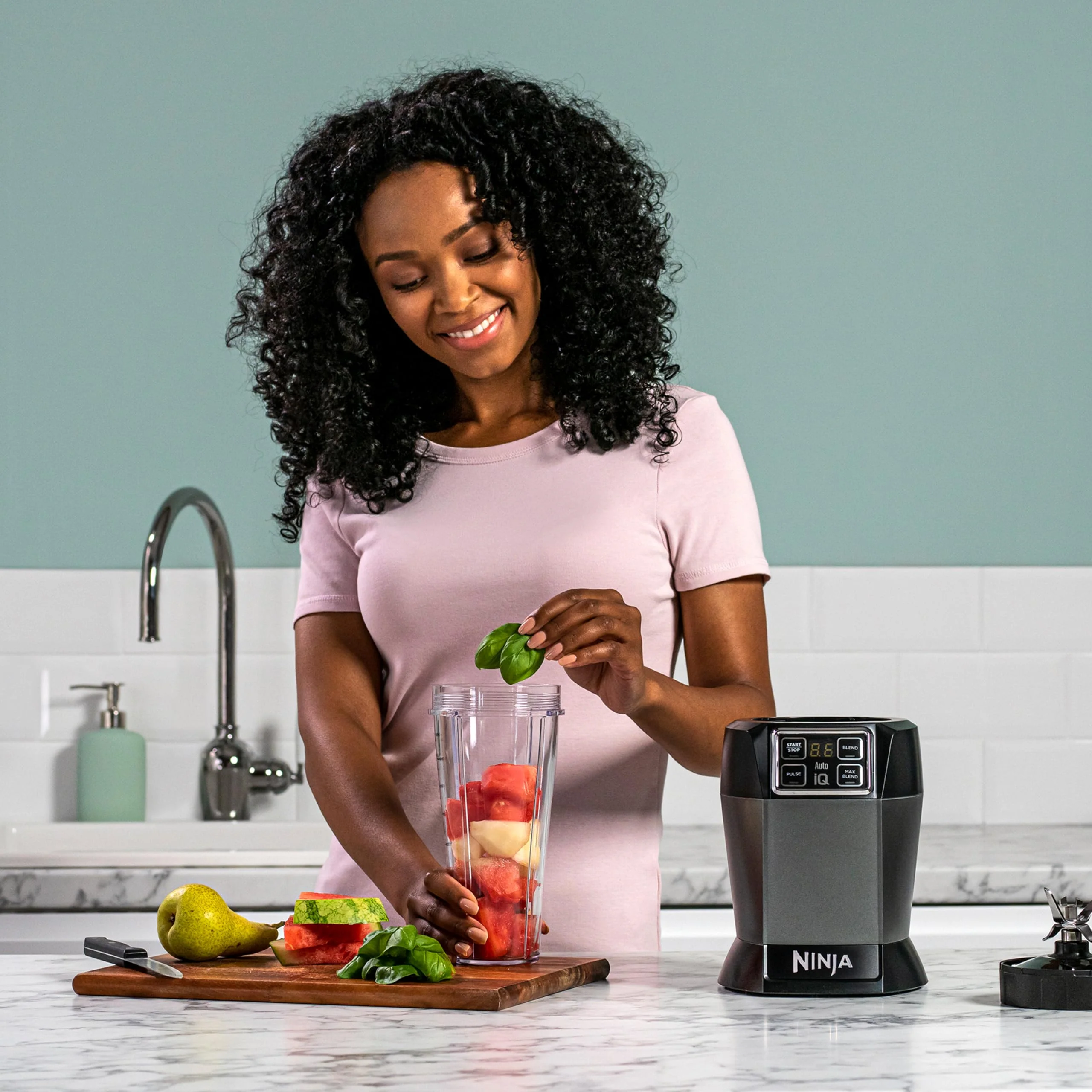 Ninja 2-en-1 Blender avec 3 programmes automatiques, mixeur avec 4 réglages manuels, bol de 2,1 L et tasse de 700 ml, 1200 W, pièces lavables en lave-vaisselle, Auto-iQ, noir BN750EU - Image 18