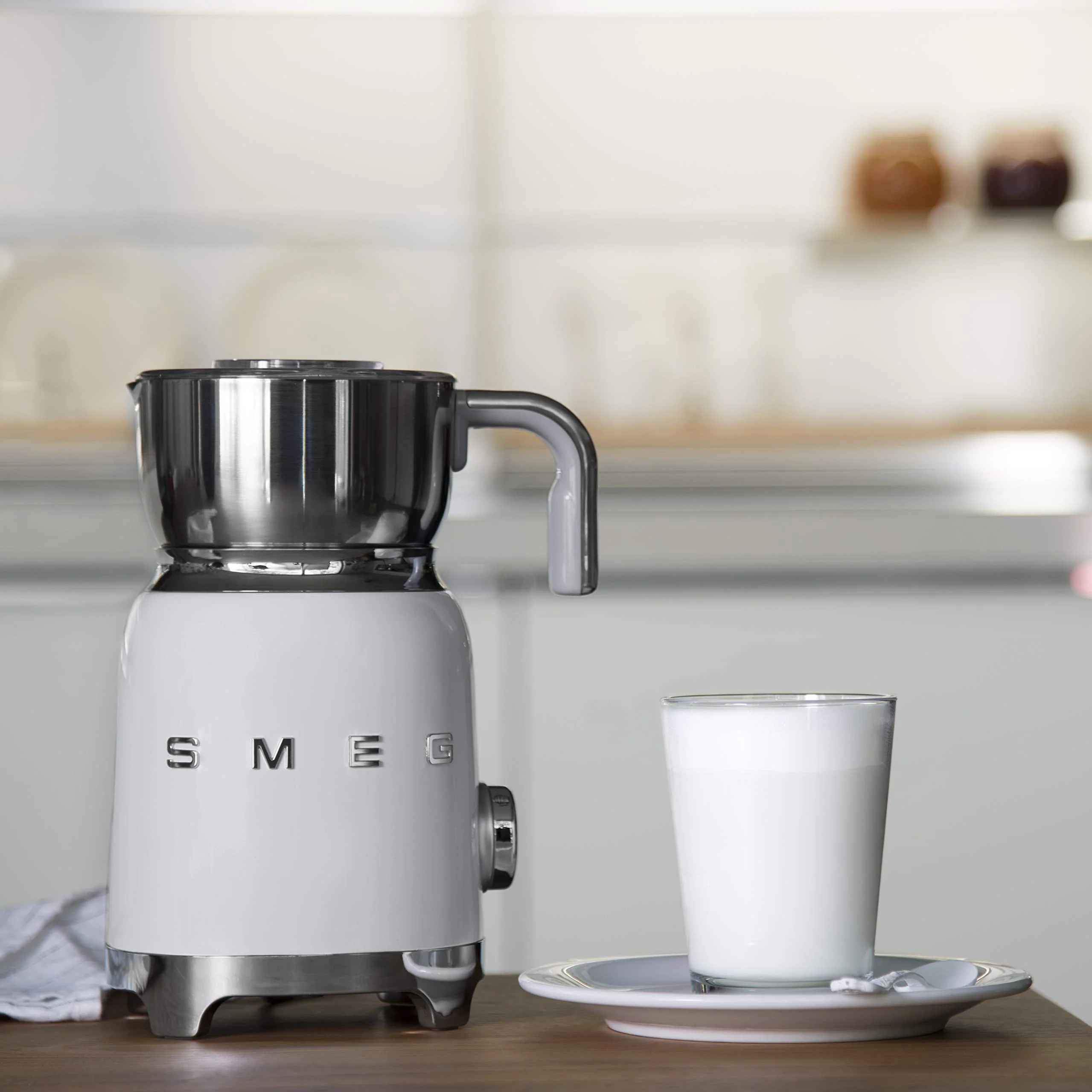 Smeg Mousseur à Lait Électrique – 600 ml, 6 Programmes, Carafe Amovible & Induction - Image 10