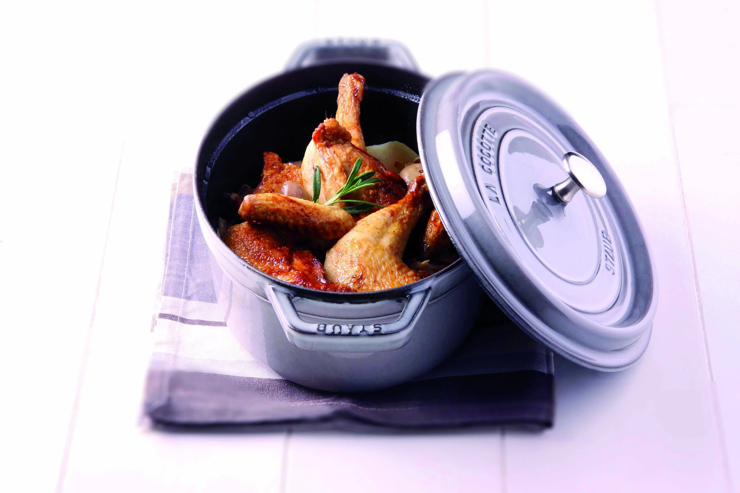 Cocotte Ovale STAUB 29 cm – Fonte Émaillée « Gris Graphite » 4,25 L - Image 9