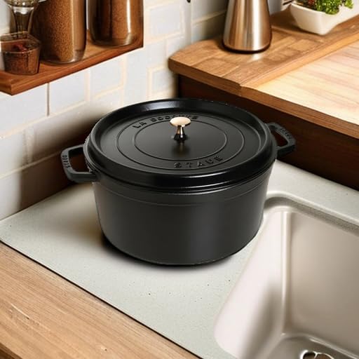 Cocotte Ronde STAUB 28 cm – Fonte Émaillée « Cerise » 6,7 L - Image 70