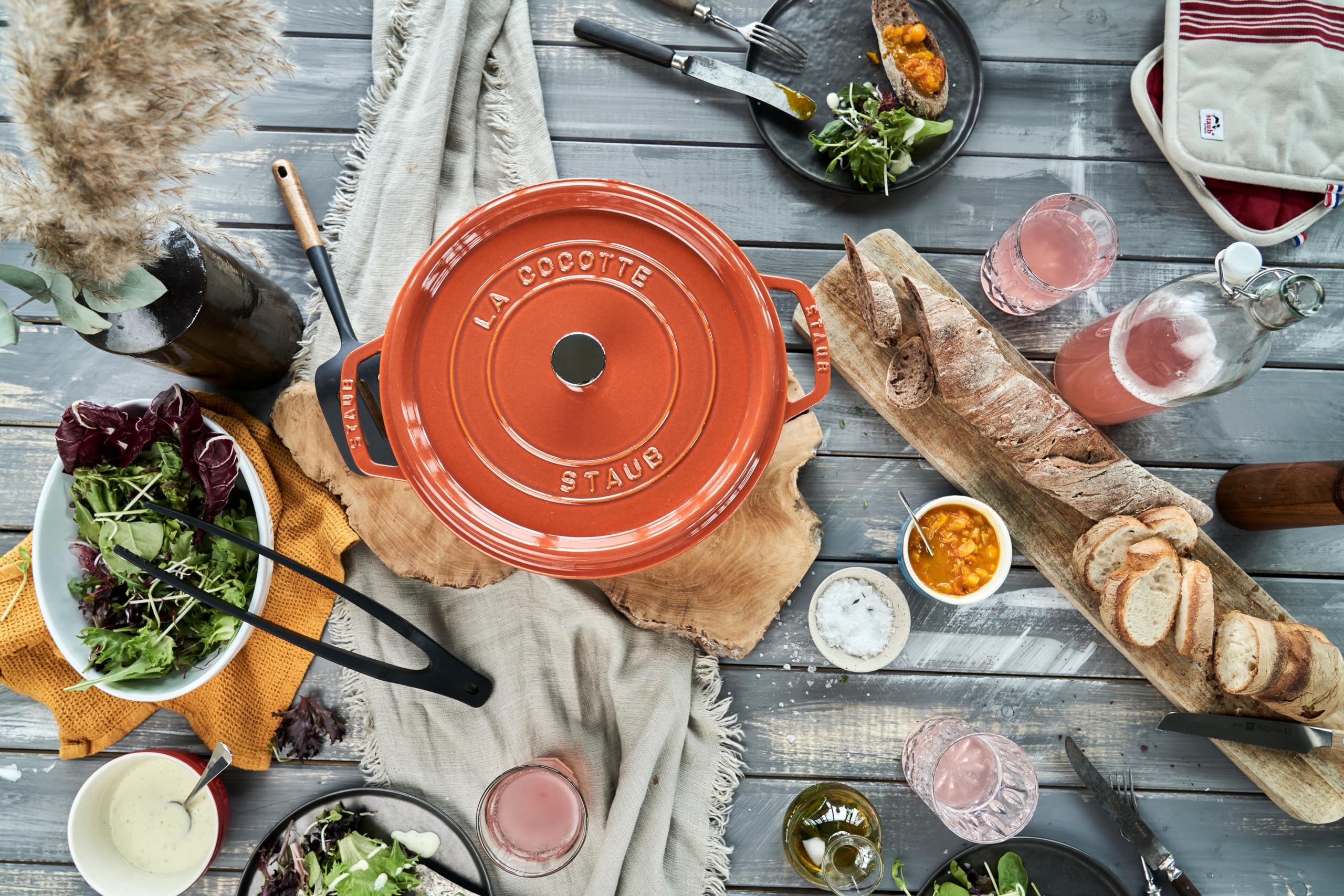 Cocotte Ronde STAUB 28 cm – Fonte Émaillée « Cerise » 6,7 L - Image 75