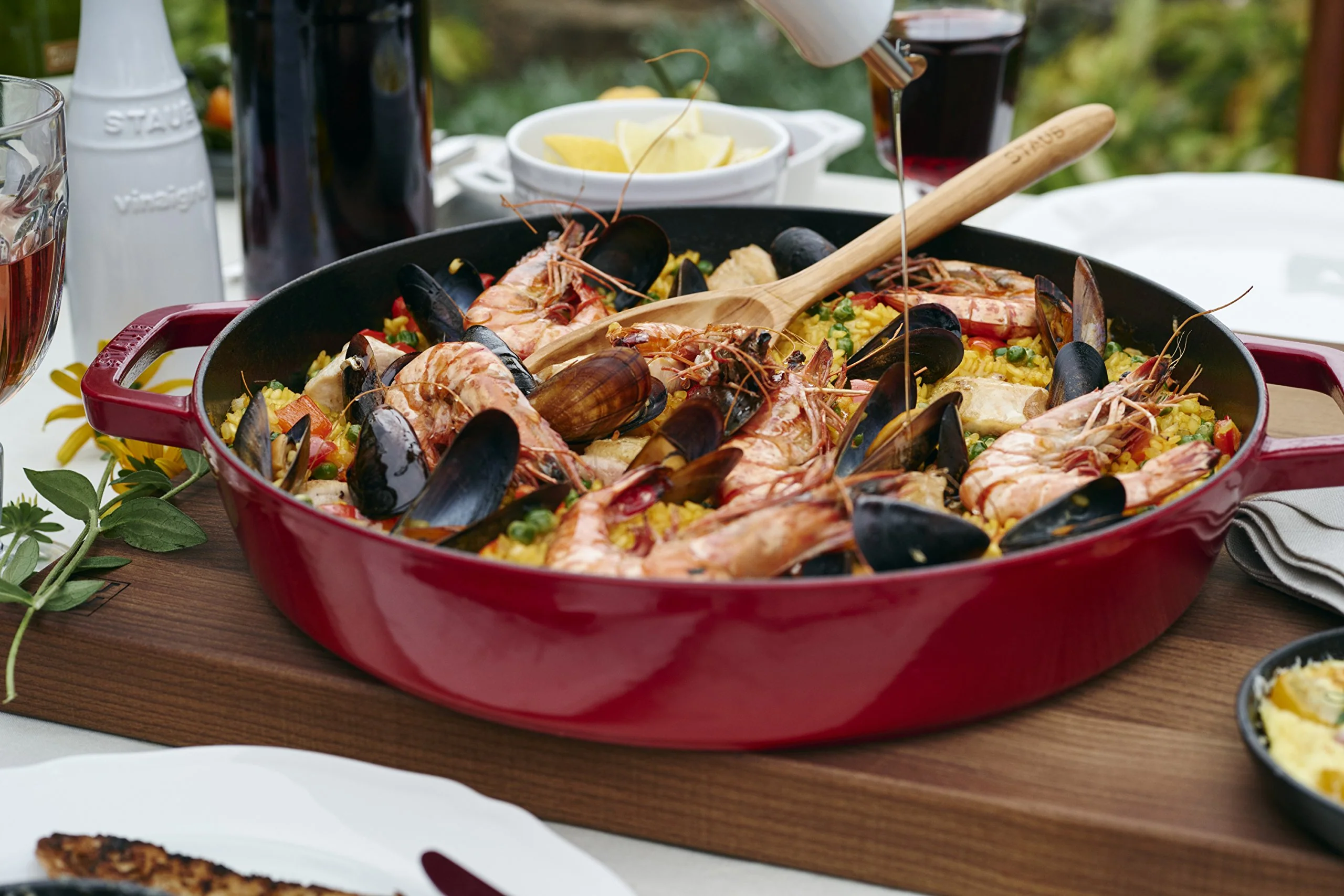Sauteuse STAUB Chistera 28 cm – Fonte Émaillée « Cerise » 3,7 L - Image 29